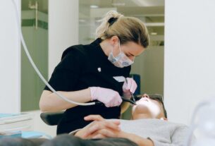 najtańsze miejsca do założenia implantu zębowego w Krakowie