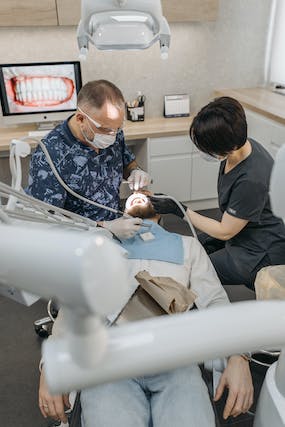 Implanty zębowe a regeneracja kości