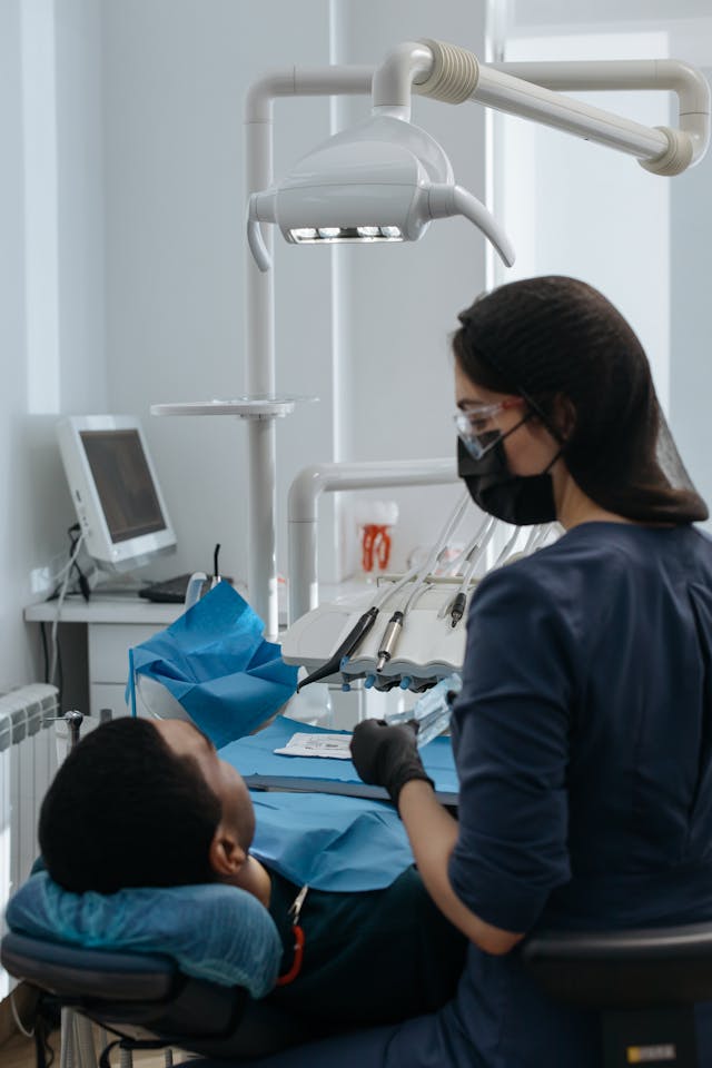 zalety leczenia kanałowego pod mikroskopem