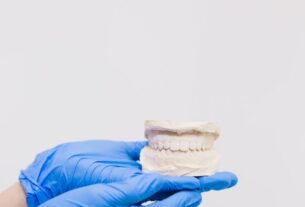 Jak długo można nosić ruchome protezy zębowe?