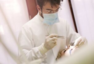 Czy leczenie periodontologiczne boli?