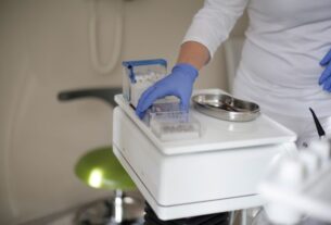 Kiedy nie warto odkładać wizyty u chirurga stomatologicznego?