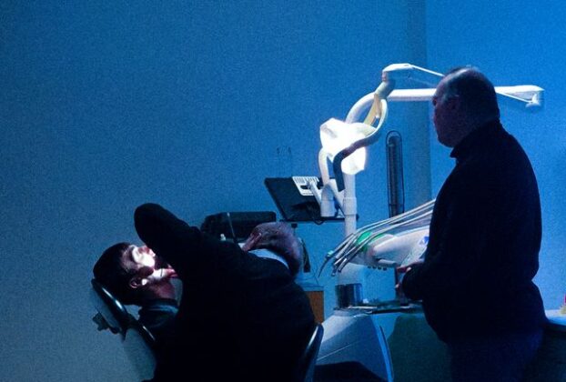 Czy chirurg stomatolog może leczyć powikłania po wszczepieniu implantu?